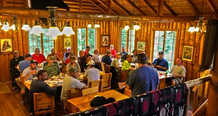Dîner pour les grands groupes dans le pavillon principal