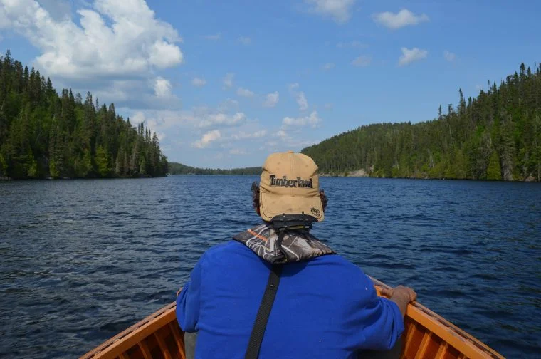Mar Mac Fisherman avec vue sur l'eau et la ligne d'arbres