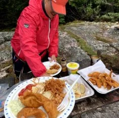 Déjeuner préparé sur le rivage Rapport d'aspect 235 232